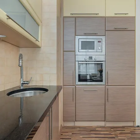 Spacious With Balcony In Center By Renters 슈비노우이스쳬