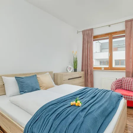 Spacious With Balcony In Center By Renters * 슈비노우이스쳬