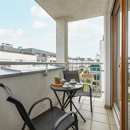 Apartment Spacious With Balcony In Center By Renters